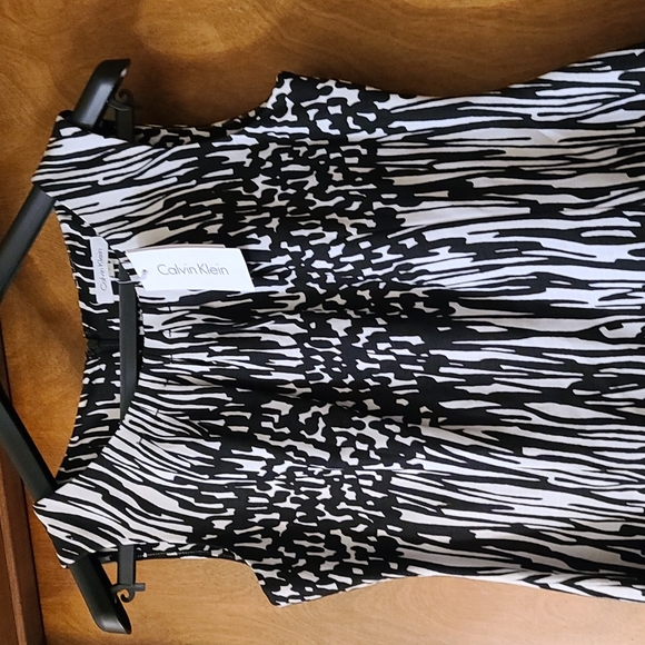 NWT Calvin Klein Black and White Printed Sheath Dress, Size 4 - Picture 6 of 8